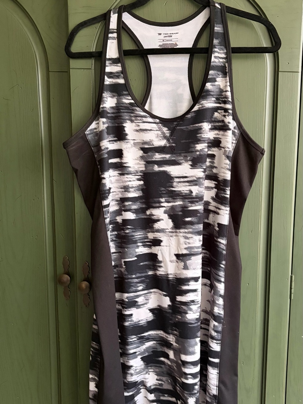 tek gear Black and White Abstract Racerback Tank athletic dress NWOT XL